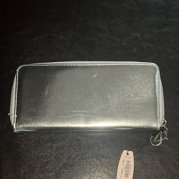 Victoria Secret Wallet - Picture 3 of 6